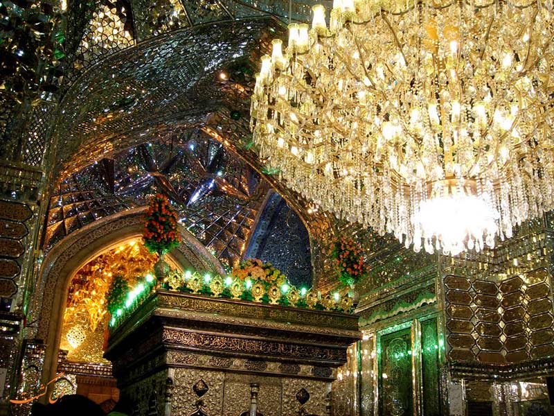 Shahe-cheragh-mausoleum-Shiraz نمای زیبایی از چلچراغ و سقف شیشه ای