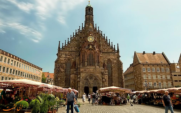 میدان Hauptmarkt میدان Hauptmarkt