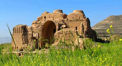 دفن مرده در کاخ اردشیر بابکان