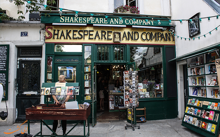 04-Shakespeare_and_Company_bookstore_Paris_13_August_2013.jpg