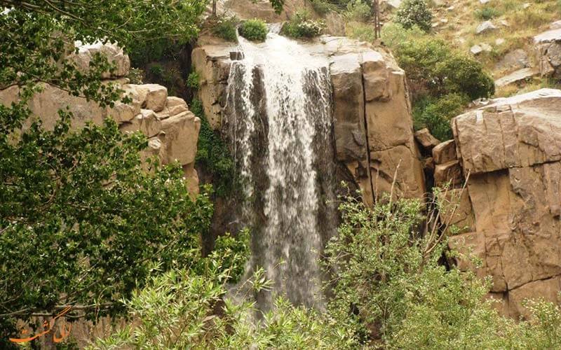 آبشار گنجنامه آبشار گنجنامه