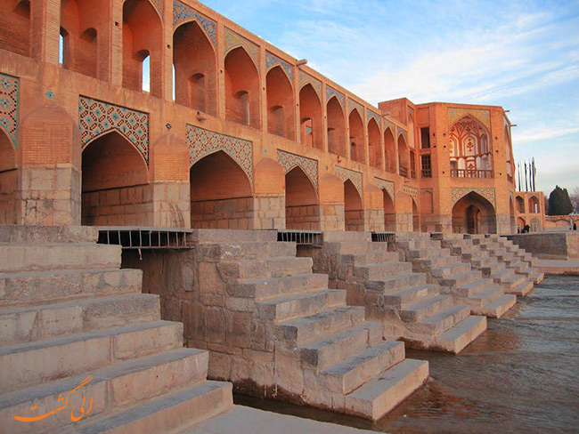 عکس شیرهای سنگی پل خواجو عکس شیرهای سنگی پل خواجو
