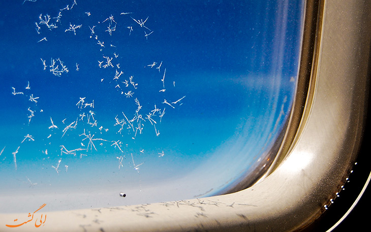 سوراخ پنجره هواپیما