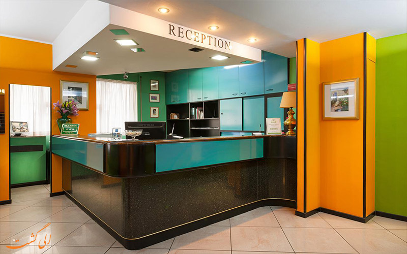 هتل برلینو میلان Hotel Berlino- میز پذیرش هتل برلینو میلان Hotel Berlino- میز پذیرش