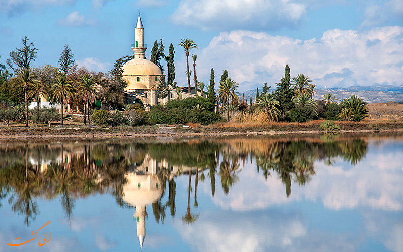 مسجدی تاریخی در آنسوی دریاچه نمک مسجدی تاریخی در آنسوی دریاچه نمک