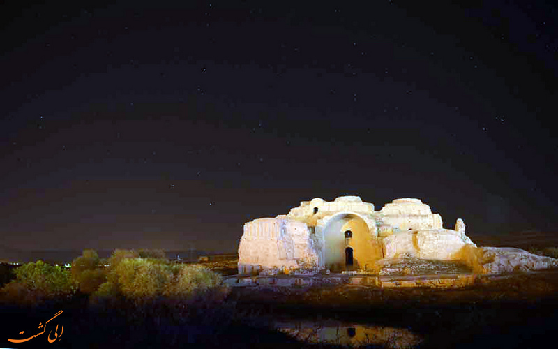 کاخ اردشیر بابکان در شب کاخ اردشیر بابکان در شب