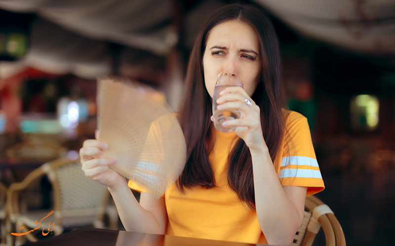 خنک شدن با بادبزن و آب خنک شدن با بادبزن و آب