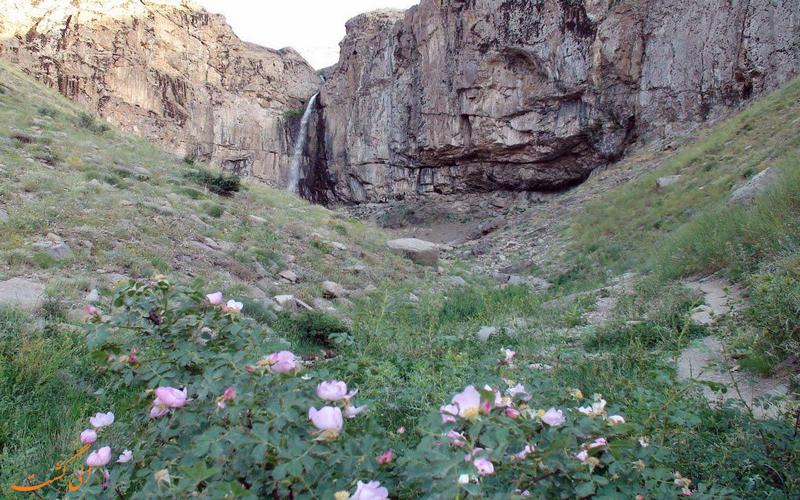 آبشار زیبای خور آبشار زیبای خور
