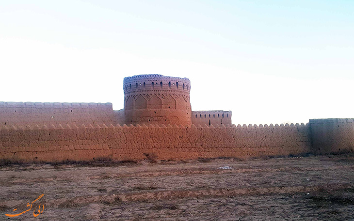 قلعه مهرپادین در یزد قلعه مهرپادین در یزد