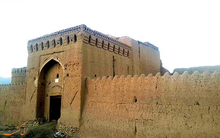 قلعه مهرپادین در مهریز قلعه مهرپادین در مهریز