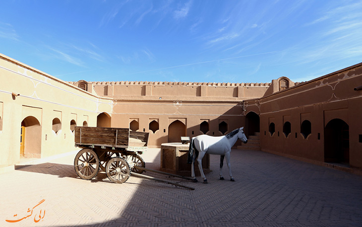 حیاط چاپارخانه میبد حیاط چاپارخانه میبد