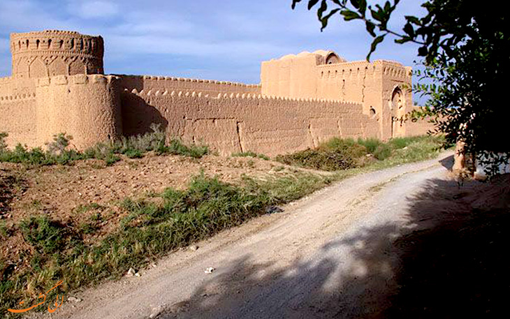 قلعه مهرپادین در یزد قلعه مهرپادین در یزد