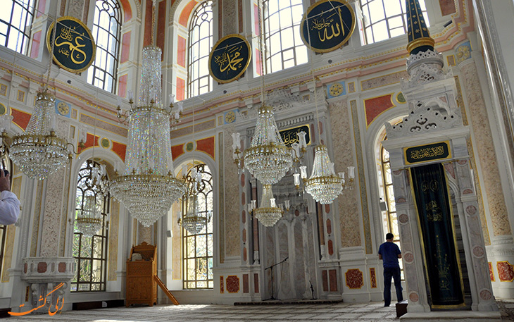 نمای داخلی مسجد اورتاکوی در استانبول