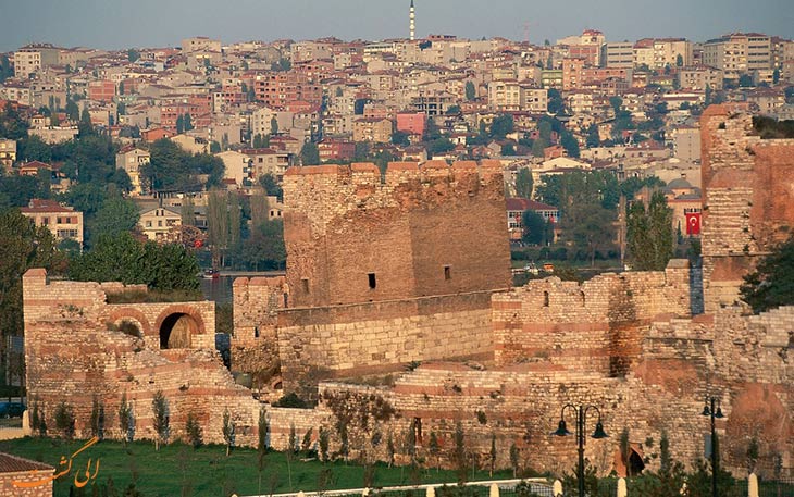 walls-of-constantinople-and-the-city.jpg