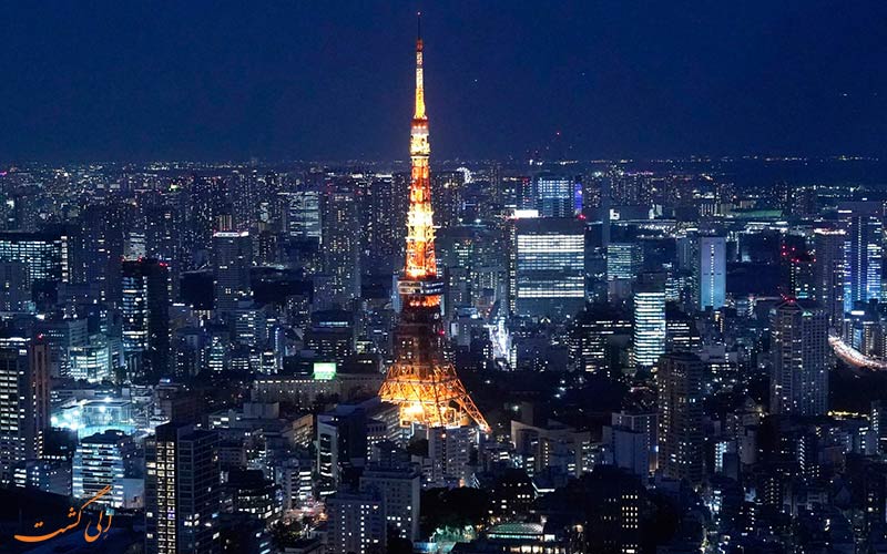 نمای زیبایی از برج ژاپن در شب