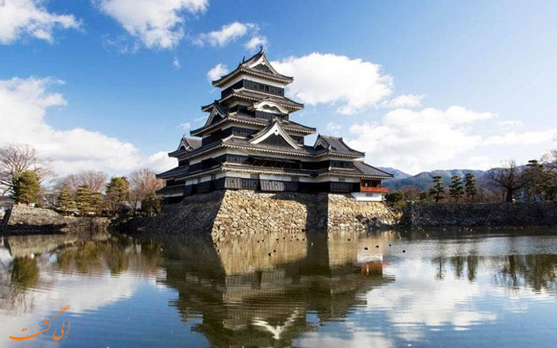 تصویر یک بنا با معماری سنتی ژاپنی