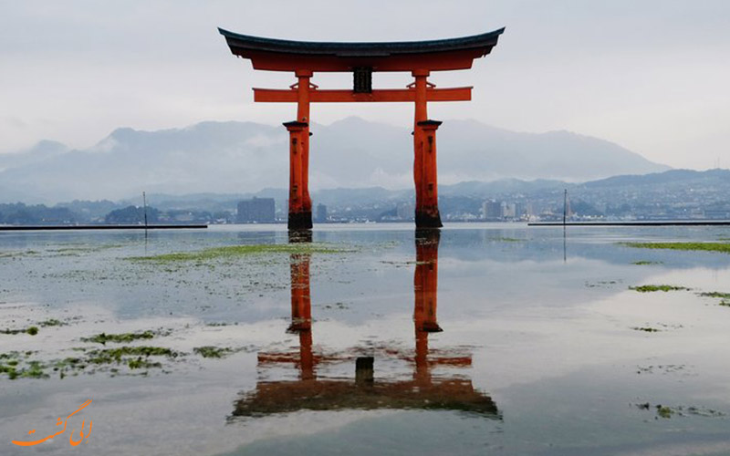 یکی از نمادهای ژاپن در آب